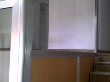 mampara divisoria de oficinas con perfileria de aluminio. vidrio 3+3 laminar. foto2_576x768.jpg